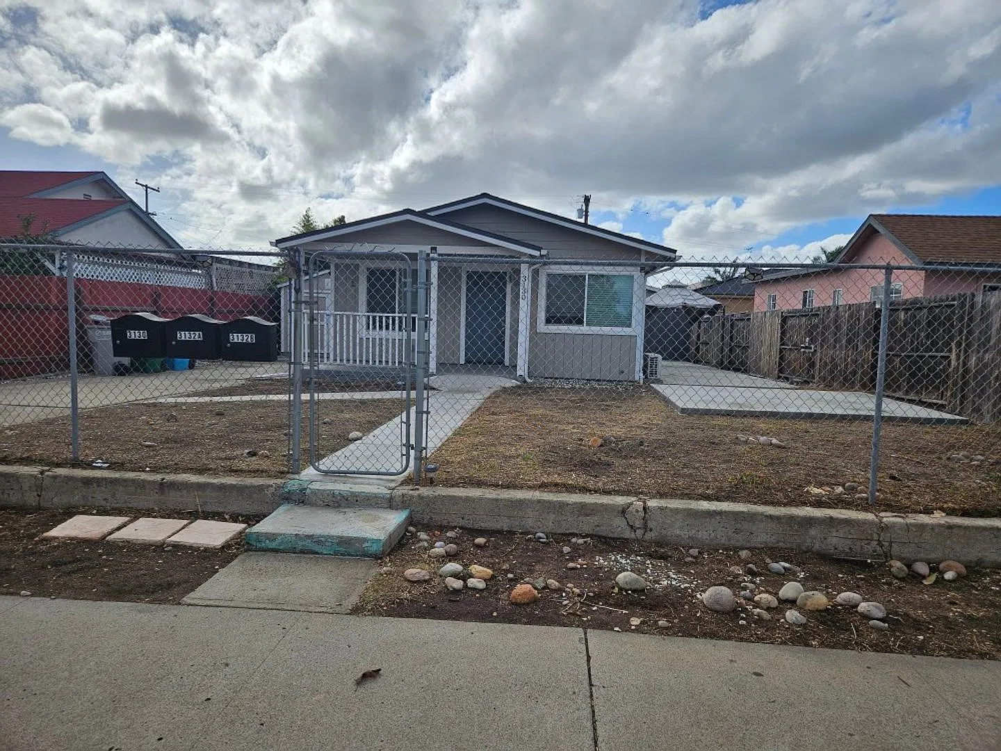 2 Bedroom - 1 Bathroom house in City Heights — Photo 2