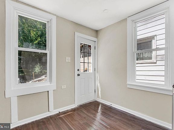 5th image of 2369 Canby St