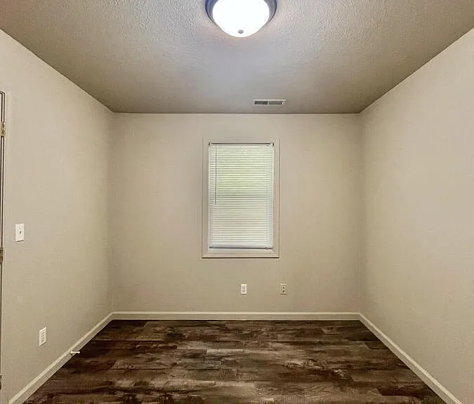 44 N Meyers Ave — Photo 17