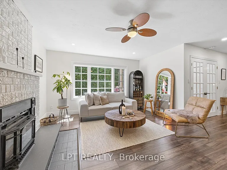 22 Louisa St E — Photo 8