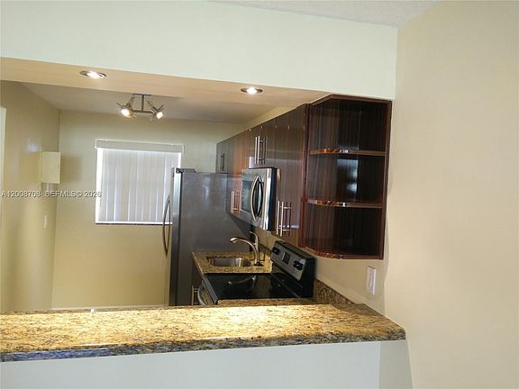 3rd image of 3285 Foxcroft Rd #E107