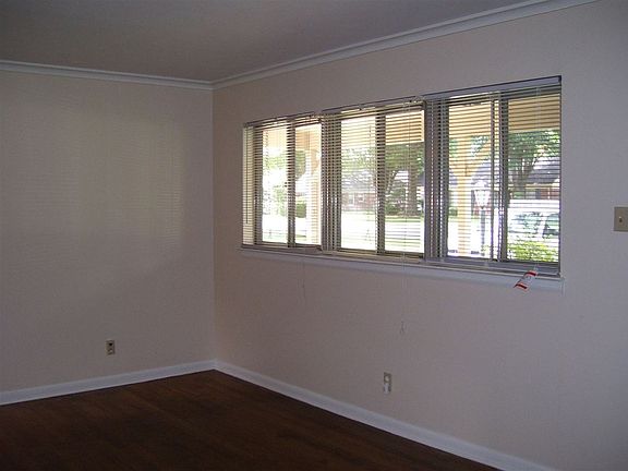 3rd image of 5391 Lyford Ave