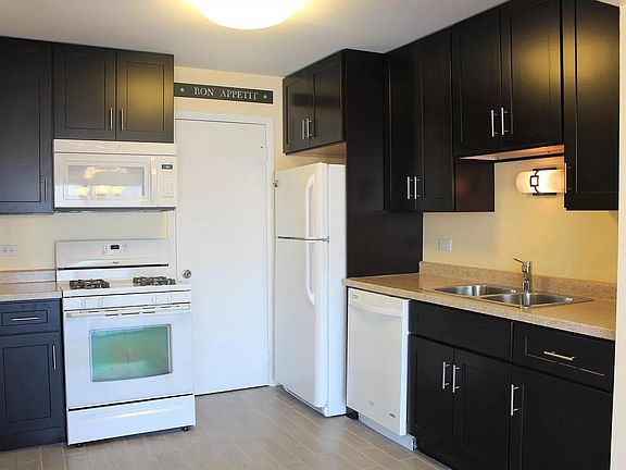 3rd image of 1470 Williamsburg Dr Unit C2