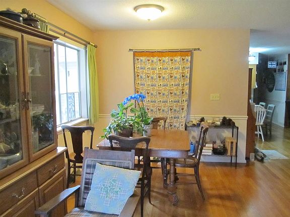 3rd image of 472 Edgewood Bay Dr