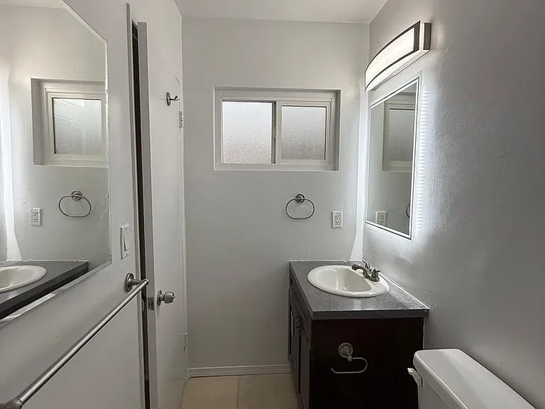 13952 Moorpark Ave — Photo 24