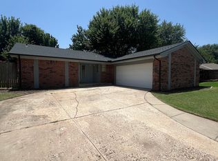 716 Victoria Dr, Yukon, OK 73099