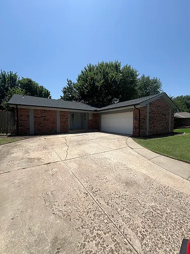 716 Victoria Dr Photo 1