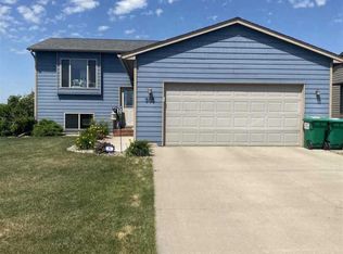 305 Almond Ave, Harrisburg, SD 57032