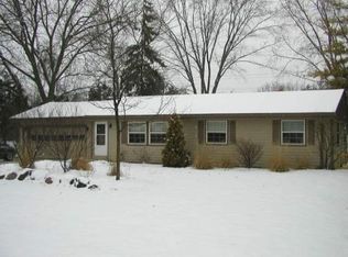 17448 W Rogers Dr, New Berlin, WI 53146