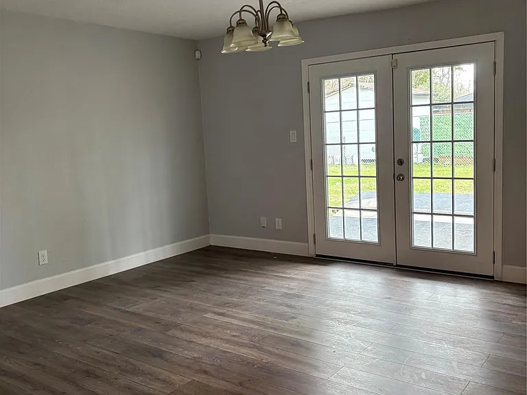 4115 Tidewater Dr — Photo 10