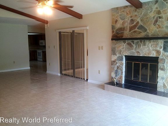 3rd image of 1449 Oak Pl