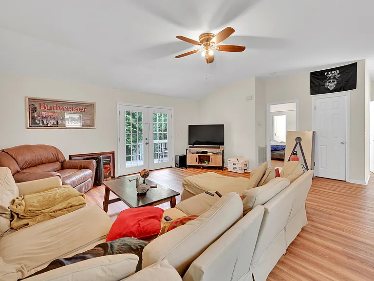 404 S Ash St — Photo 5