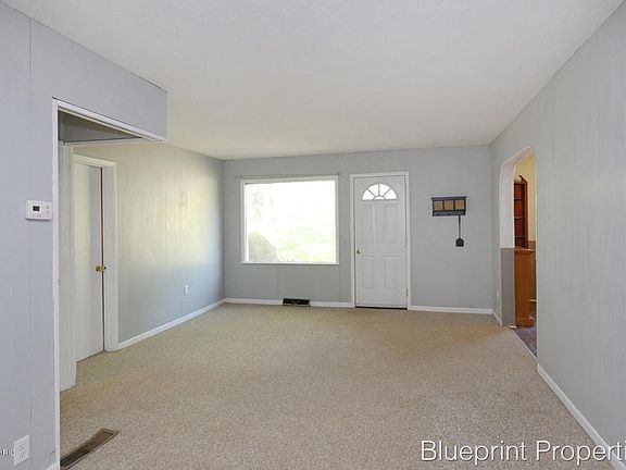 4th image of 3563 Vineyard Ave NE