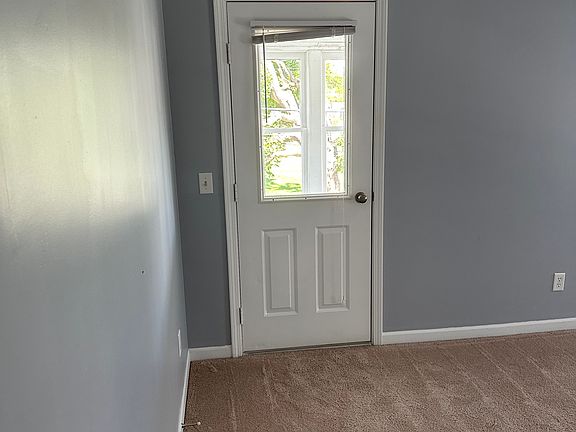 4th image of 136 Bristol St