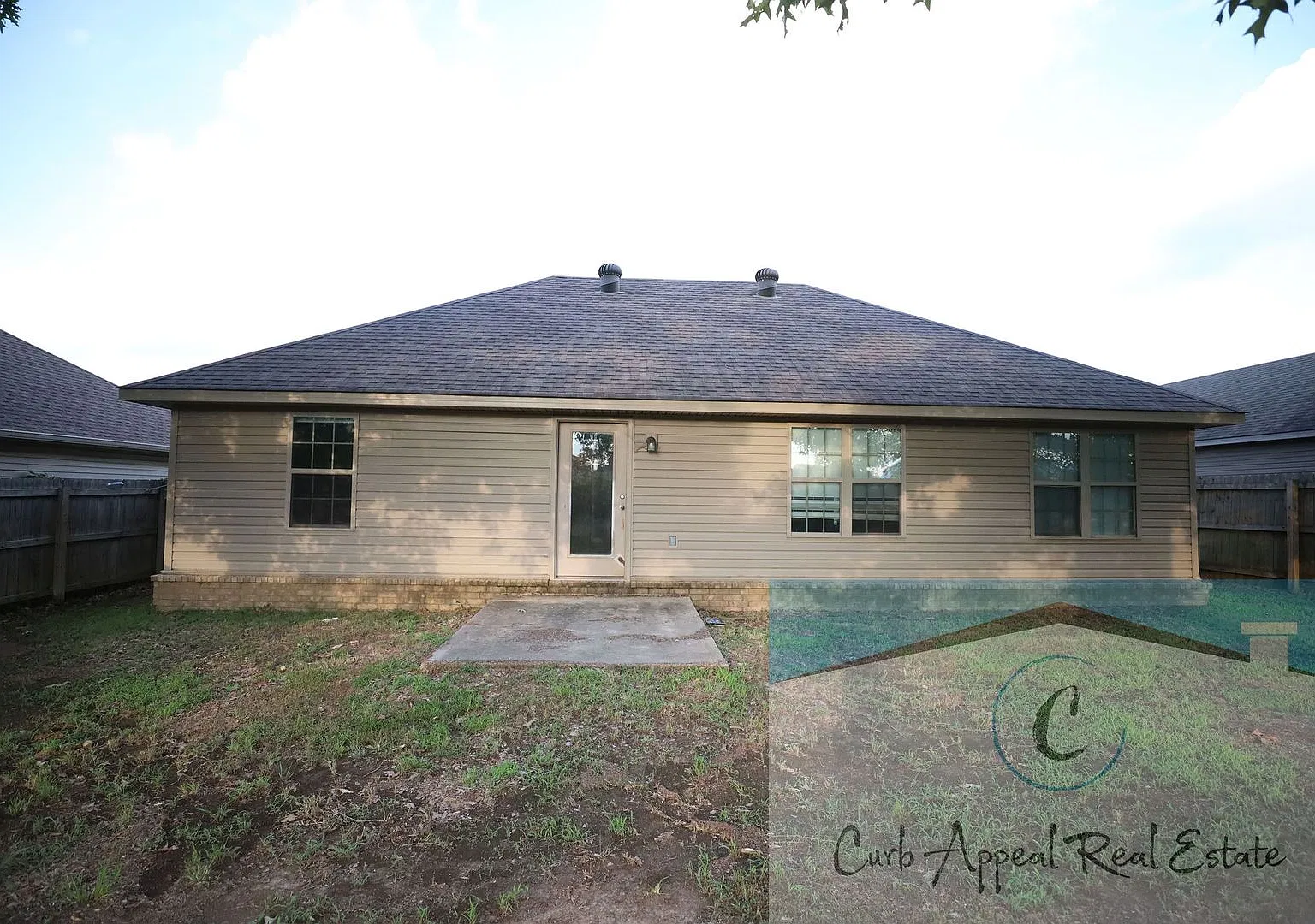Beautiful 3-Bedroom Home Near Hilltop Nettleton Schools Washer/Dryer Connections! — Photo 2