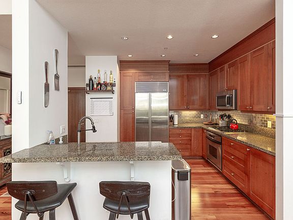5th image of 700 W Harbor Dr Unit 106