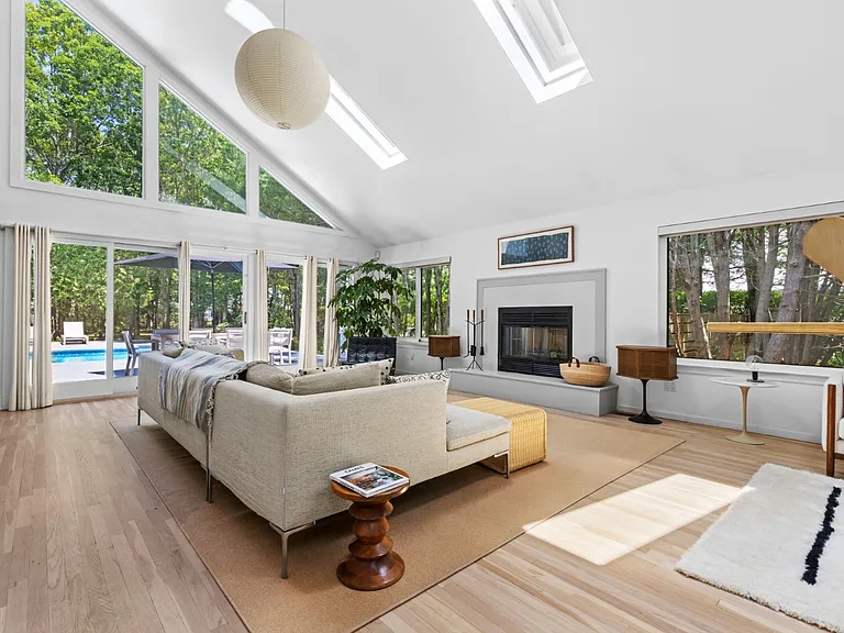 24 Quogue Riverhead Rd — Photo 2
