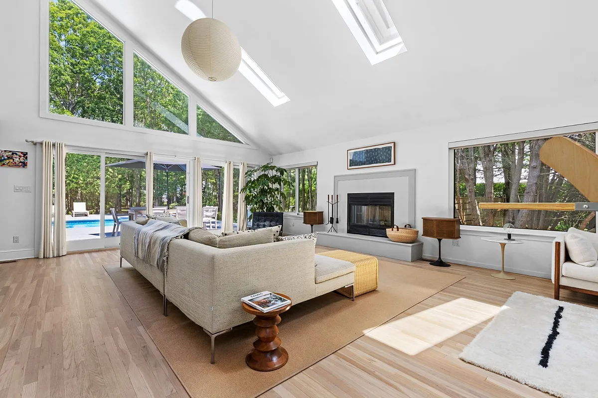 Building Photo - 24 Quogue Riverhead Rd