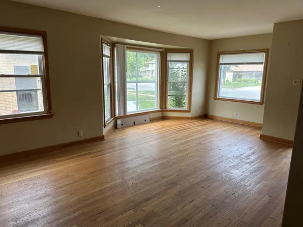 6909 West Congress STREET, Milwaukee, WI 53218