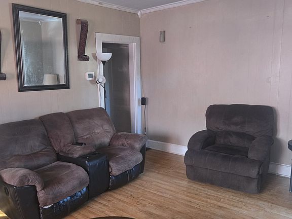 3rd image of 2205 W Wood St