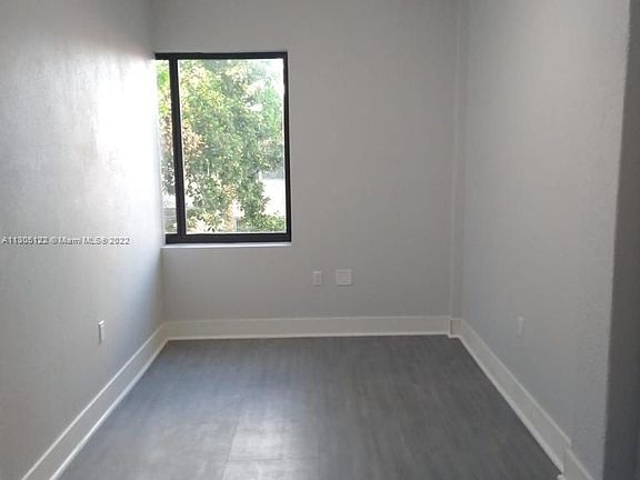 4th image of 75 Glen Royal Pkwy APT 8
