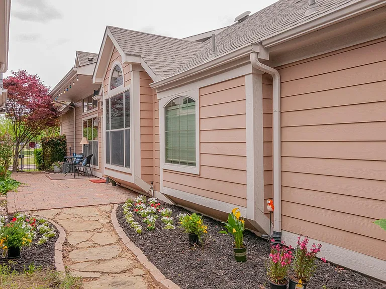 6008 Frost St — Photo 15