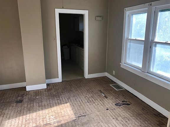 5th image of 1112 W Towanda Ave