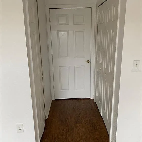 5447 Vineland Rd #1302 — Photo 3