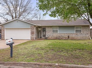 13523 S Hickory Pl, Glenpool, OK 74033