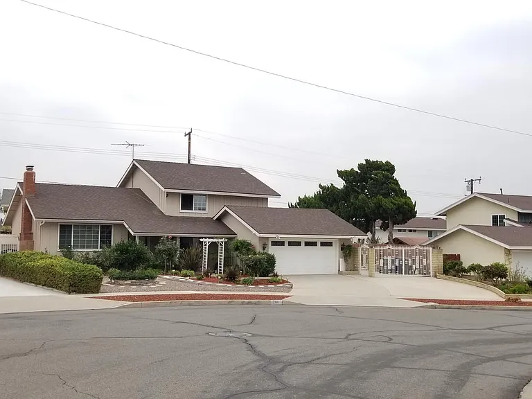 7611 Adelanto Dr — Photo 33