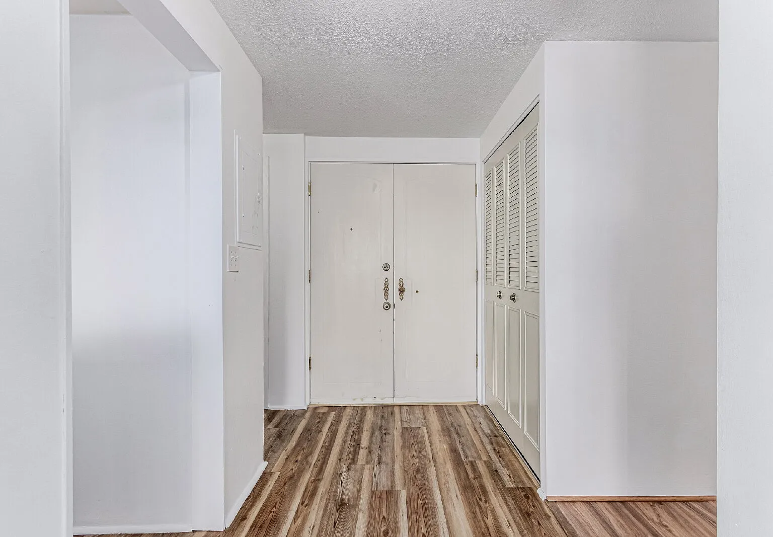 3 bed, 2.0 bath, 1573 sqft, $2,195 — Photo 4