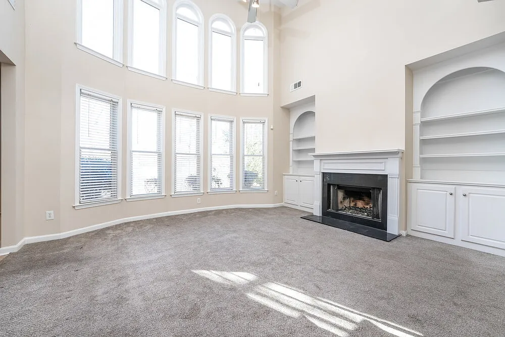 5 bed, 3.0 bath, 2688 sqft, $3,540 — Photo 4