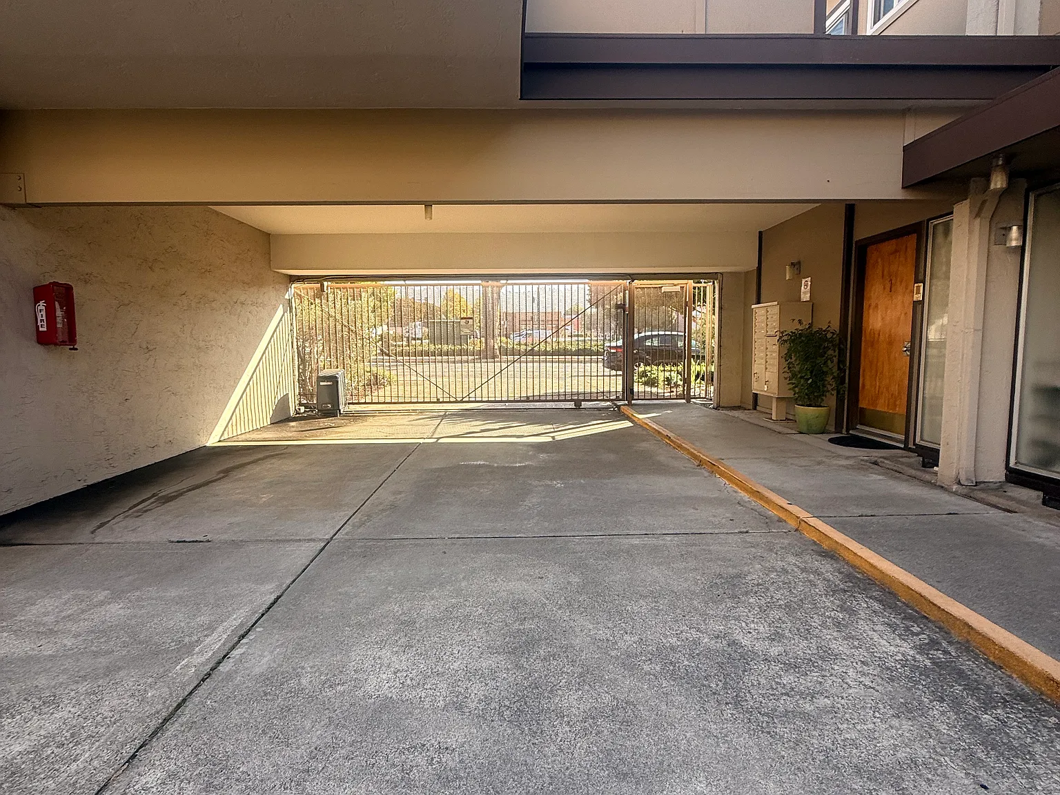 2 bed, 1.5 bath, $2,495 — Photo 4