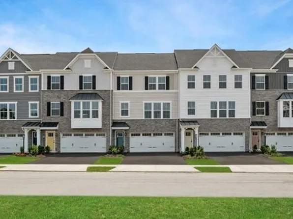 112 Lobenro Dr, Zelienople, PA 16063