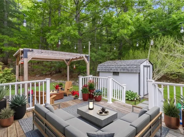 85 Sherwood Valley Ln, Coventry, RI 02816