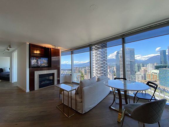 3rd image of 938 Nelson St #3302