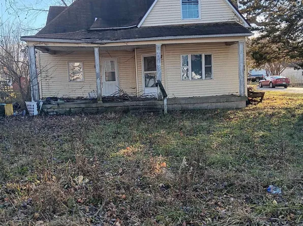 229 W Broadway St, Shelburn, IN 47879