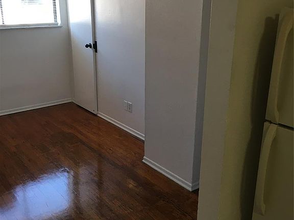 5th image of 2121 Withnell Ave