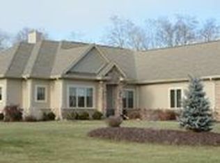 W275N4111 Ishnala Trl, Pewaukee, WI 53072