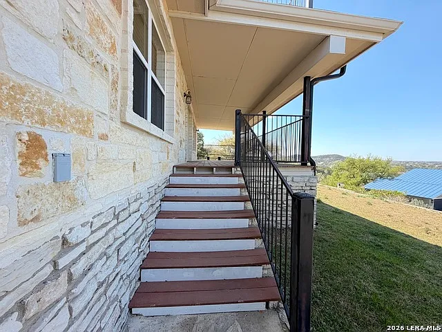 3 bed, 3.0 bath, 2676 sqft, $2,600 — Photo 3