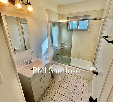 1423 Fontainbleu Ave - Hall Bath_11282023