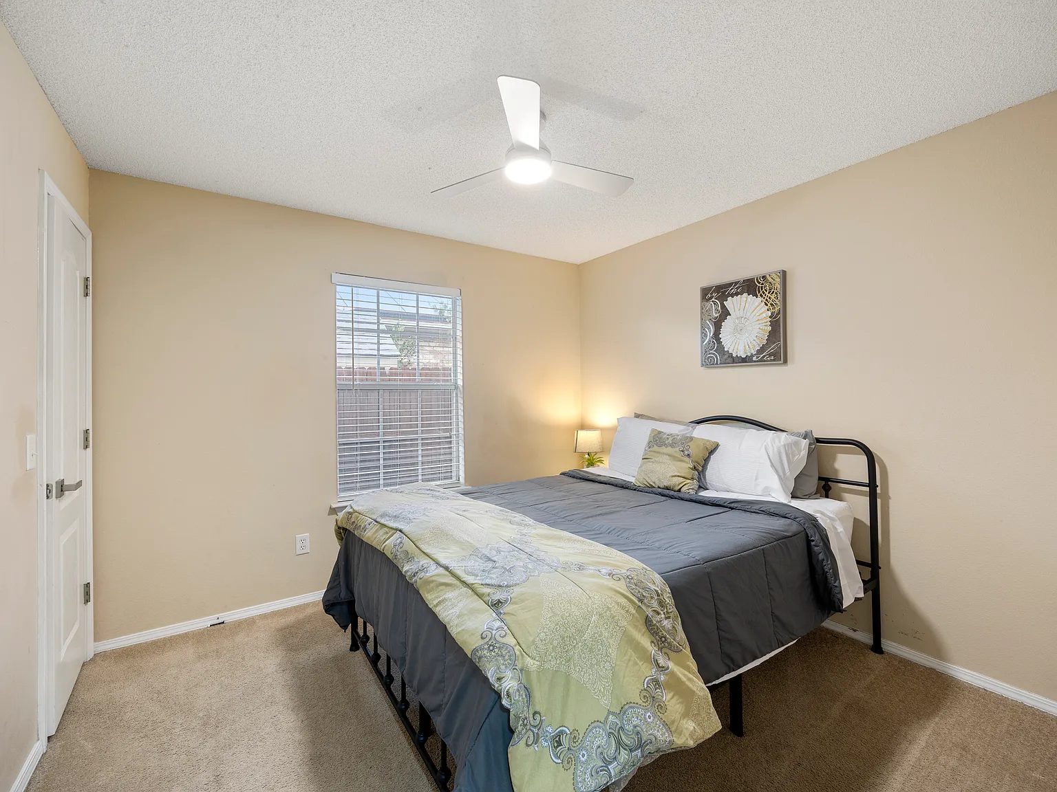 4 bed, 2401 sqft, $3,100 — Photo 4