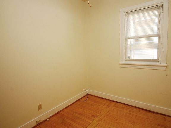 5th image of 2151 N Springfield Avenue # Top Floor