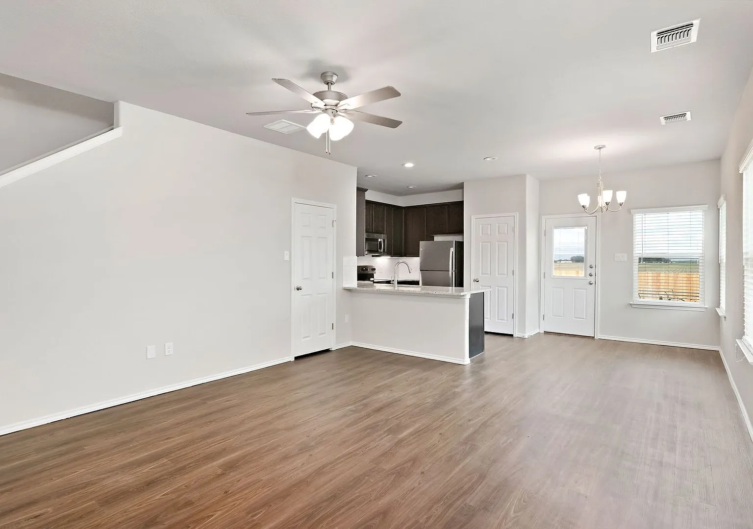 Luxury Townhome — Photo 2