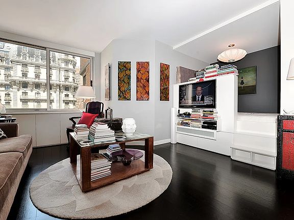 3rd image of 201 W 72nd St APT 12H