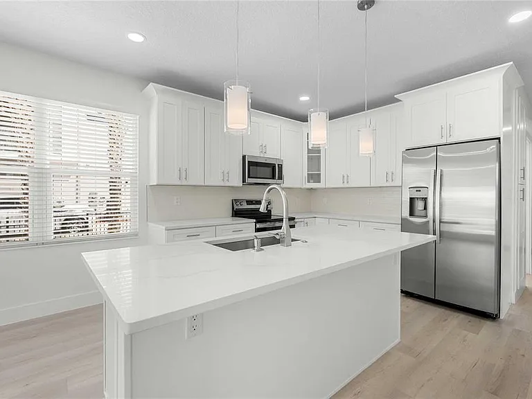 2203 N Blvd — Photo 16