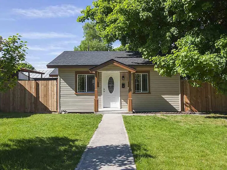 537 E Everett Ave — Photo 1