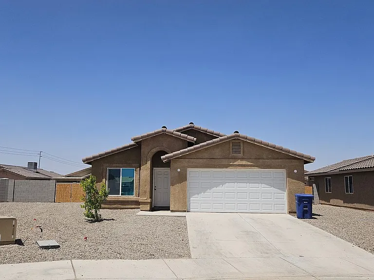 4710 S Cedar Ave — Photo 2