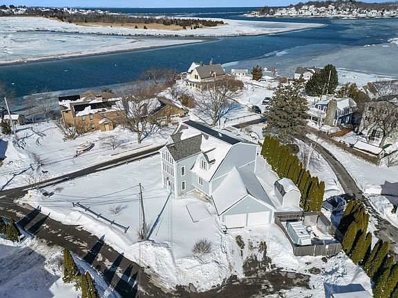 2nd image of 2 Breezy Point Rd