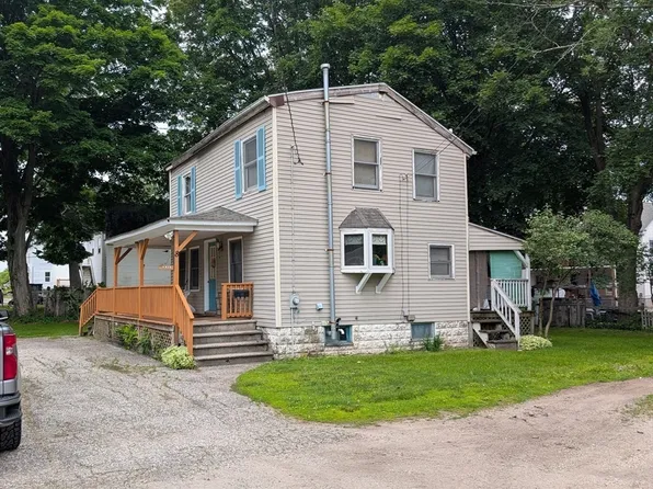 8 May St, Webster, MA 01570